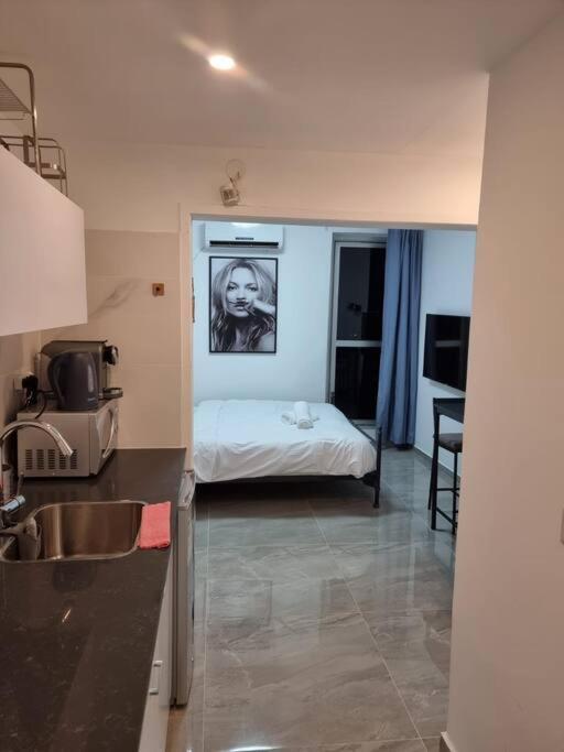 דירת זוּגַג מפנקת עם מרפסת משגעת ונוף למפרץ. Apartamento Eilat Exterior foto