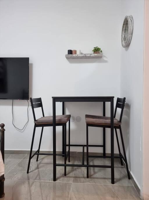 דירת זוּגַג מפנקת עם מרפסת משגעת ונוף למפרץ. Apartamento Eilat Exterior foto