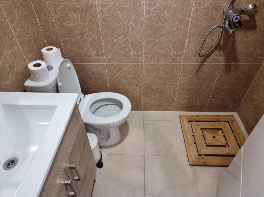 דירת זוּגַג מפנקת עם מרפסת משגעת ונוף למפרץ. Apartamento Eilat Exterior foto