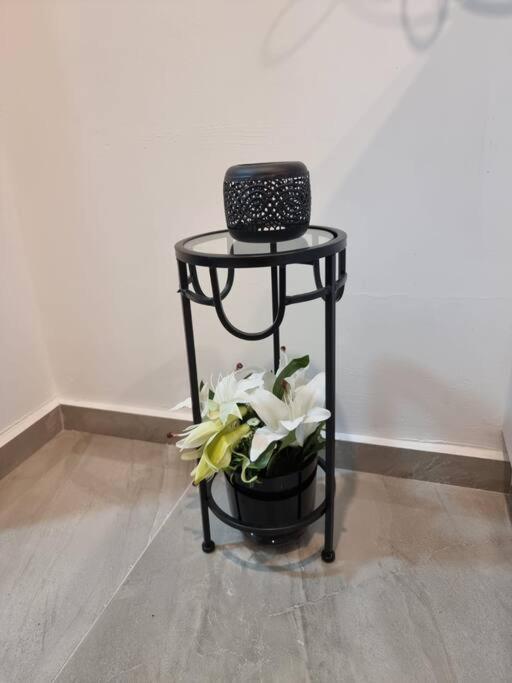 דירת זוּגַג מפנקת עם מרפסת משגעת ונוף למפרץ. Apartamento Eilat Exterior foto