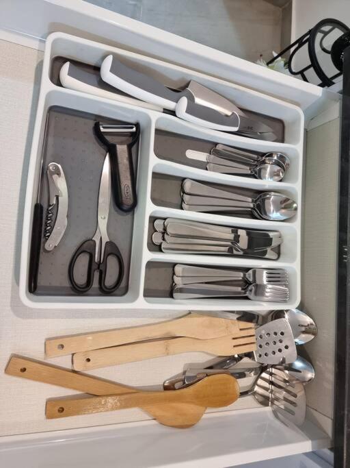 דירת זוּגַג מפנקת עם מרפסת משגעת ונוף למפרץ. Apartamento Eilat Exterior foto