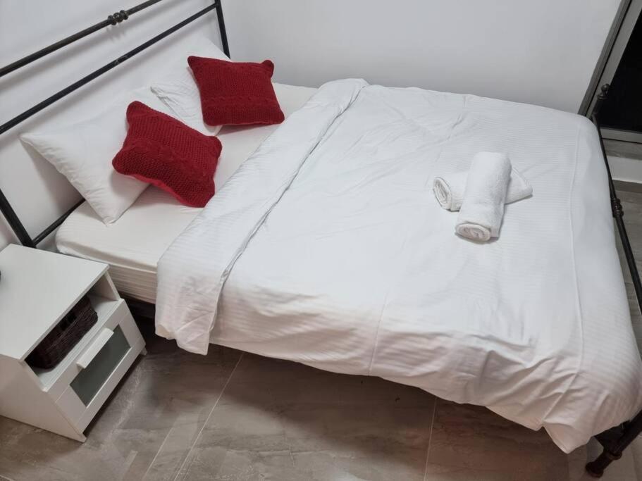 דירת זוּגַג מפנקת עם מרפסת משגעת ונוף למפרץ. Apartamento Eilat Exterior foto